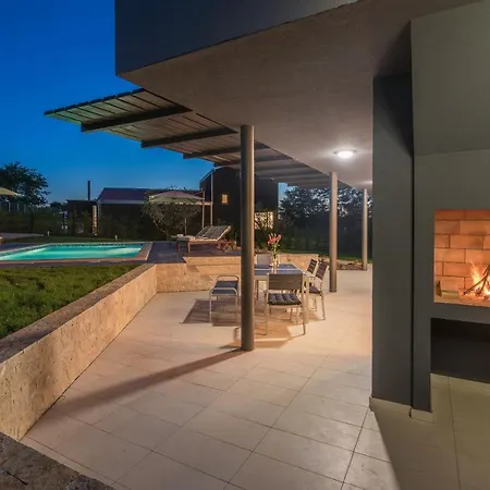 Caeli فيلة Petehi